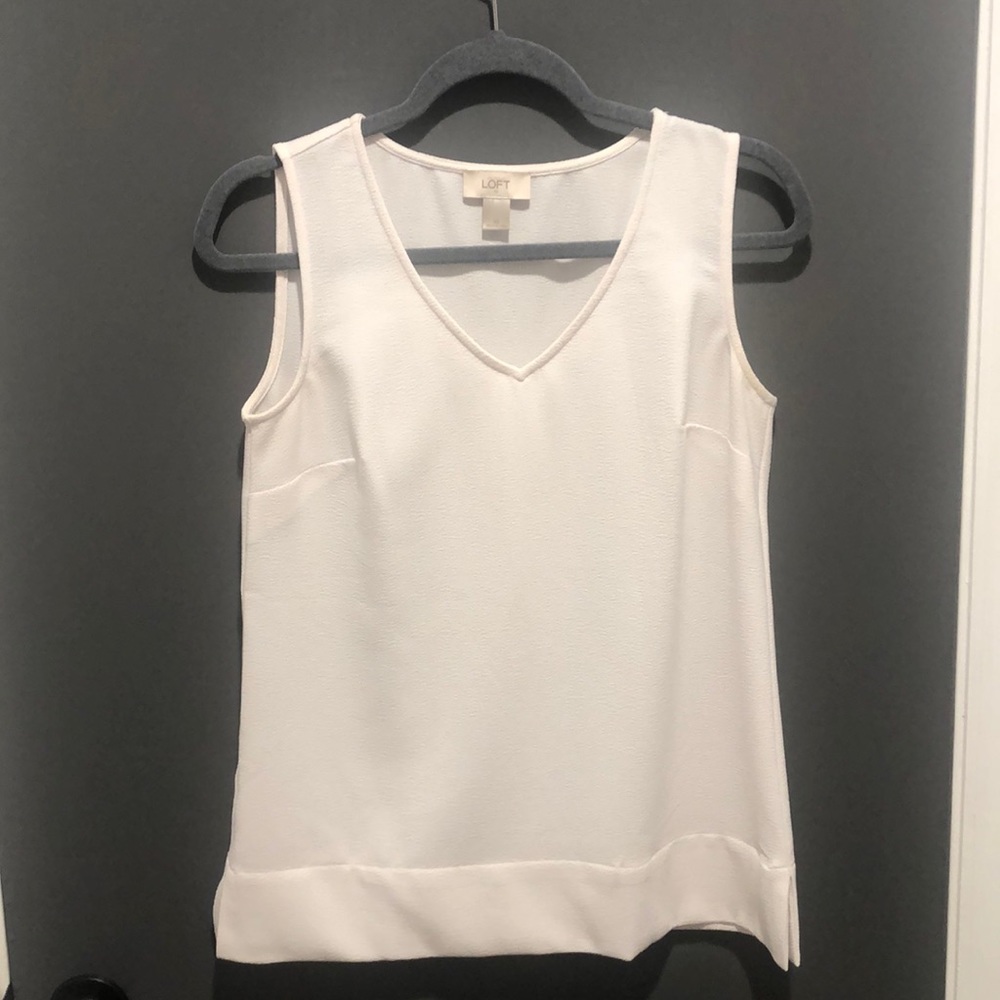 V neck sleeveless top